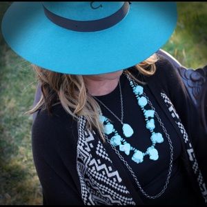 TURQUOISE CHUNKY NECKLACE